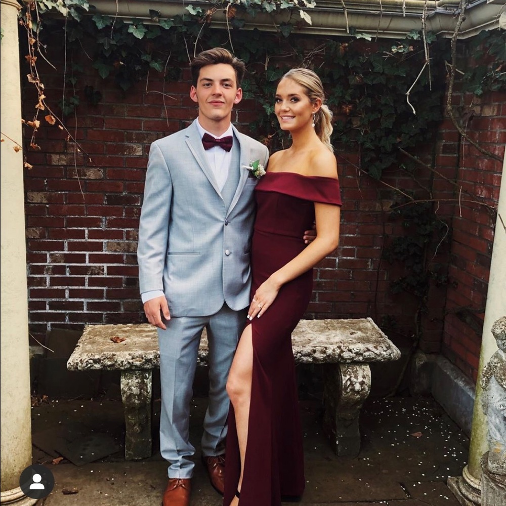 BURGUNDY PROM DRESS